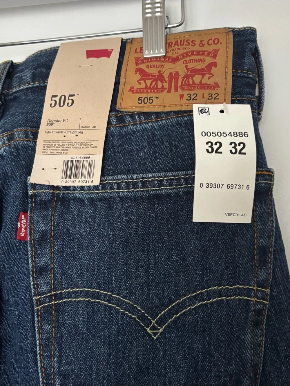 Men’s Levi’s 505 32 x 32 regular fit dark wash straight leg new with tags